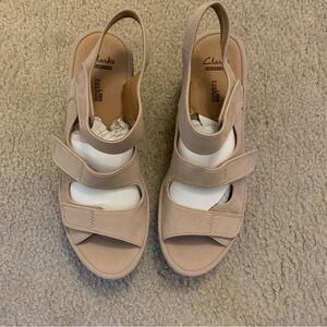 Clarks Women's Cream Sandals